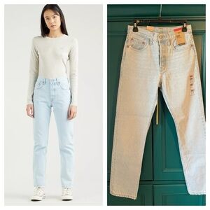 NWT Levi’s 501 Original High Rise Straight leg Light Wash Jeans Sz 26